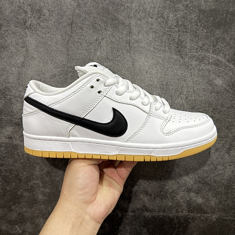 NIKE SNEAKERS (148)