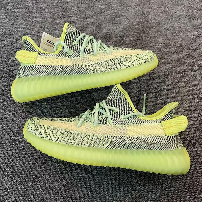 YEEZY SNEAKERS (41)