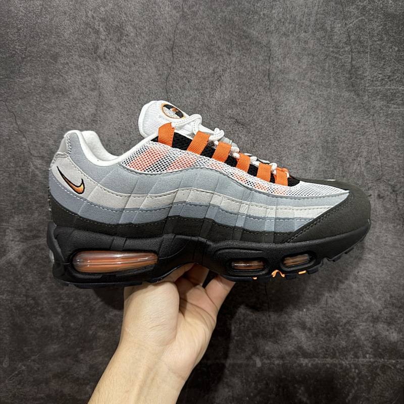 NIKE SNEAKERS (571)