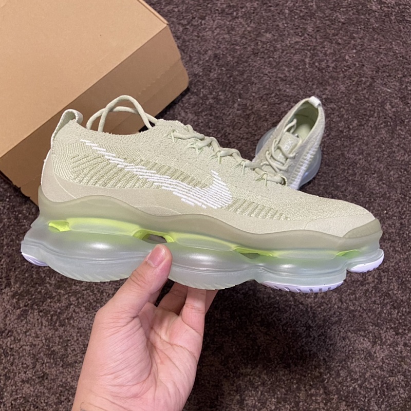 NIKE SNEAKERS (104)