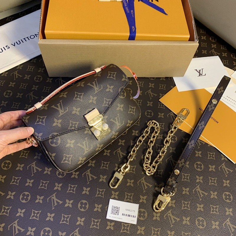 LOUIS VUITTON BAG (21)
