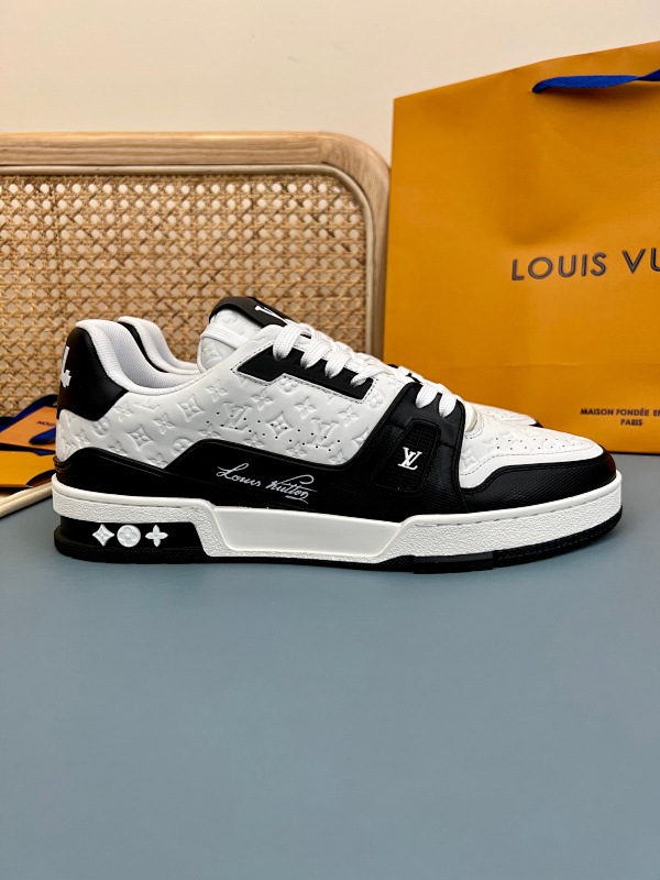 LOUIS VUITTON TRAINER (18)