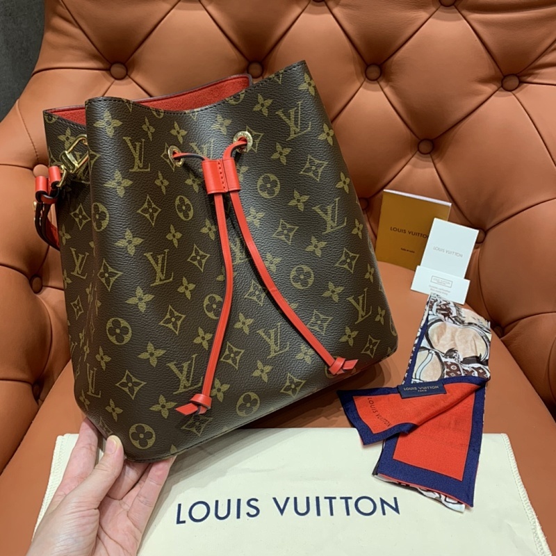 LOUIS VUITTON BAG (83)