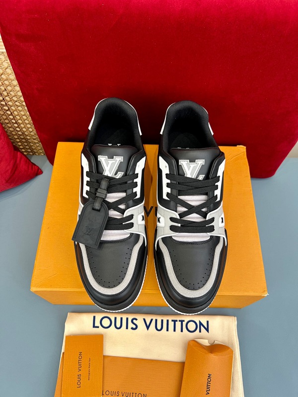 LOUIS VUITTON TRAINER (2)