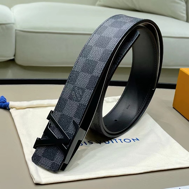 LOUIS VUITTON BELT (123)