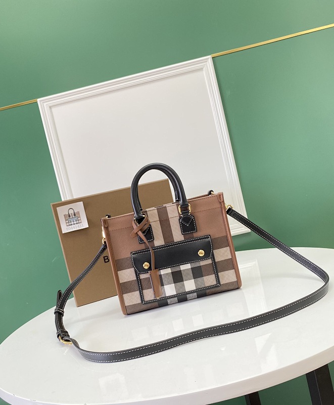 BURBERRY BAG (126)