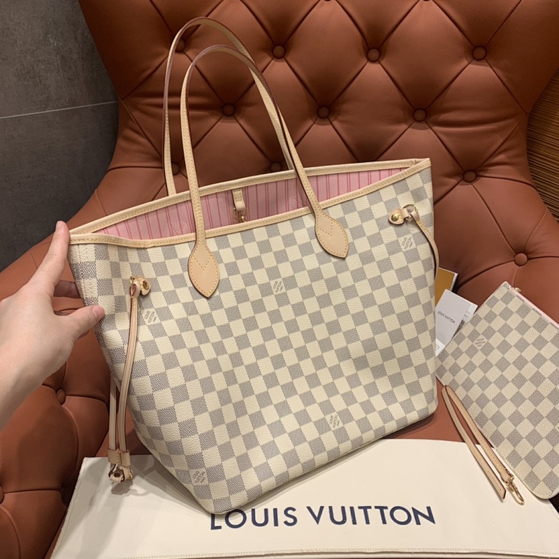 LOUIS VUITTON BAG (42)