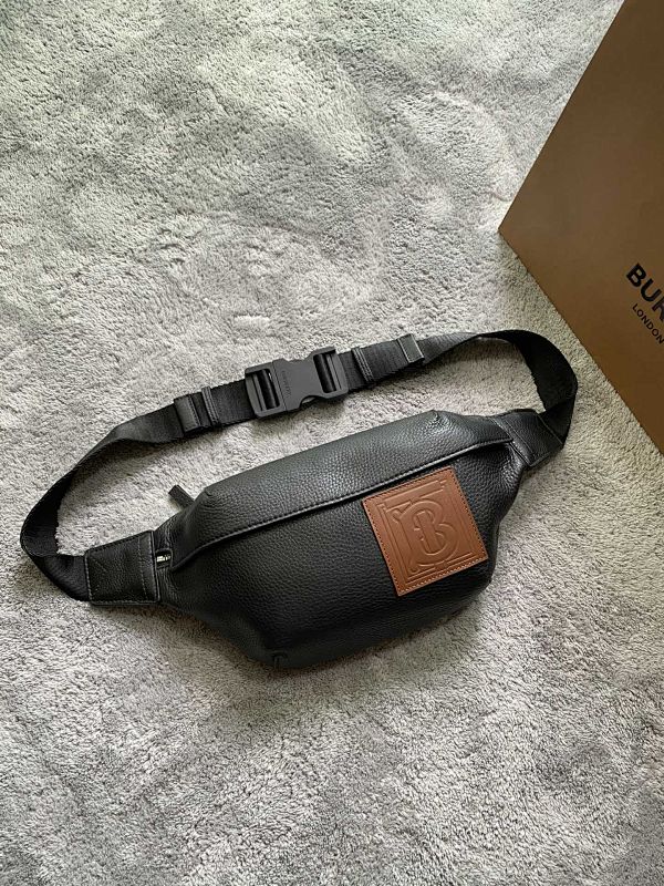 BURBERRY BAG (300)
