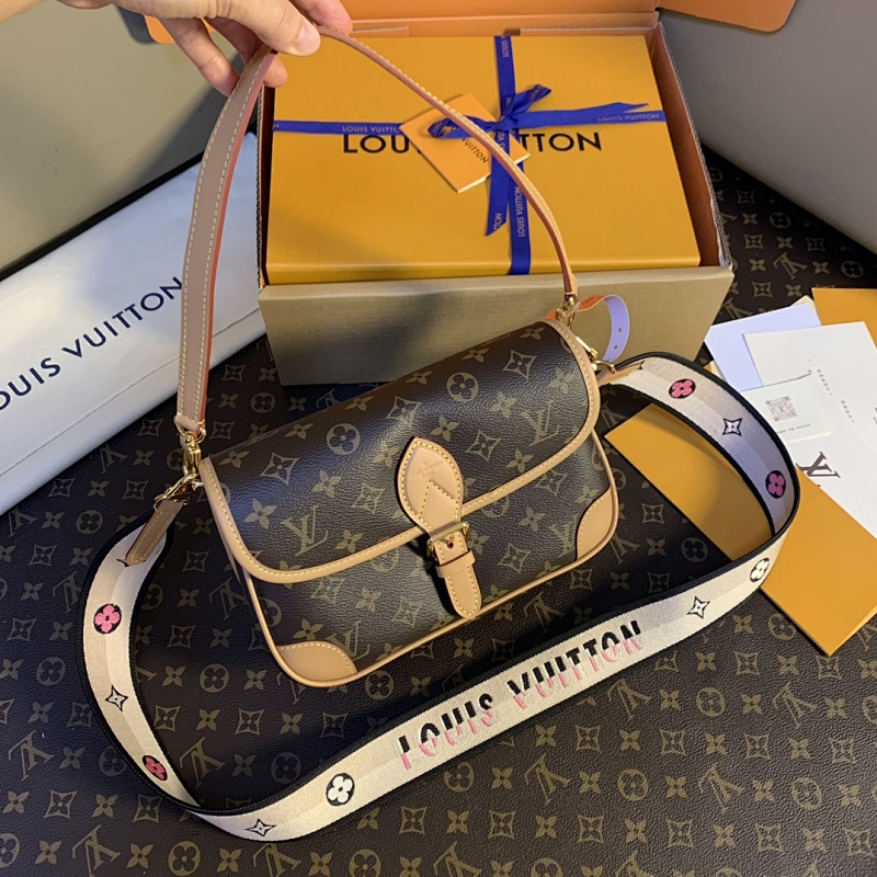 LOUIS VUITTON BAG (23)