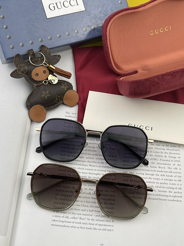 GUCCI SUNGLASSES (261)