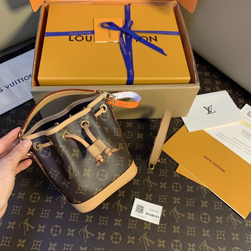 LOUIS VUITTON BAG (22)