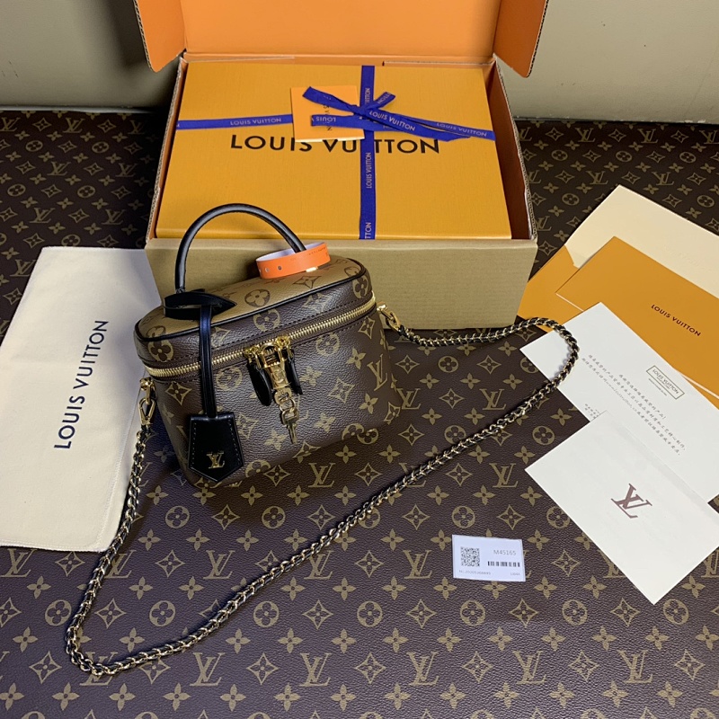 LOUIS VUITTON BAG (32)