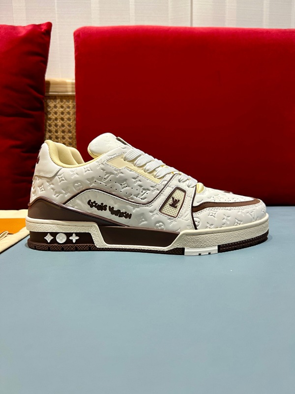 LOUIS VUITTON TRAINER (40)