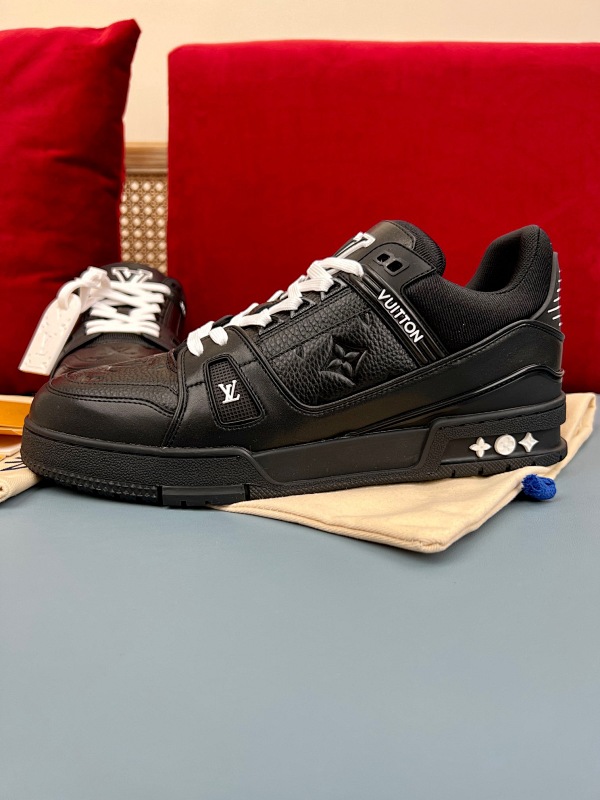 LOUIS VUITTON TRAINER (6)