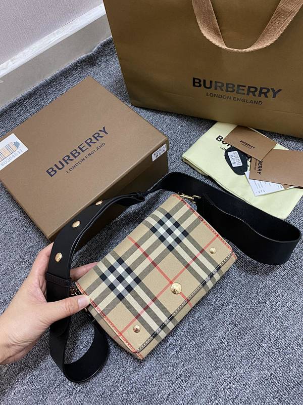 BURBERRY BAG (170)