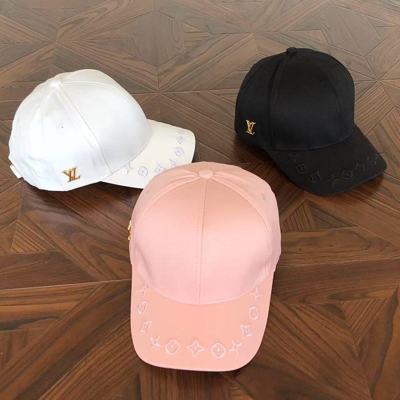 LOUIS VUITTON CAPS (15)