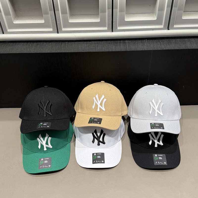 MAJOR LEAGUE BASEBALL CAPS (4)