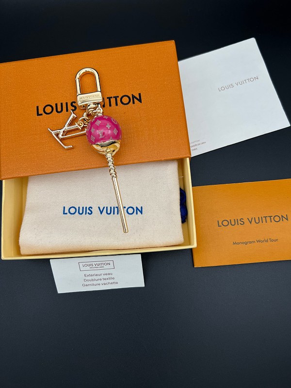 LOUIS VUITTON (63)