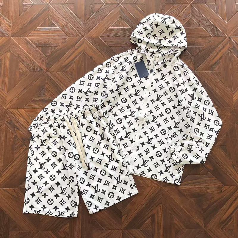 LOUIS VUITTON SHORTS (33)