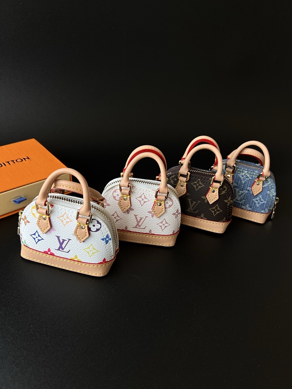 LOUIS VUITTON (62)