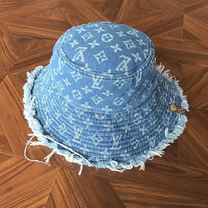 LOUIS VUITTON CAPS (28)