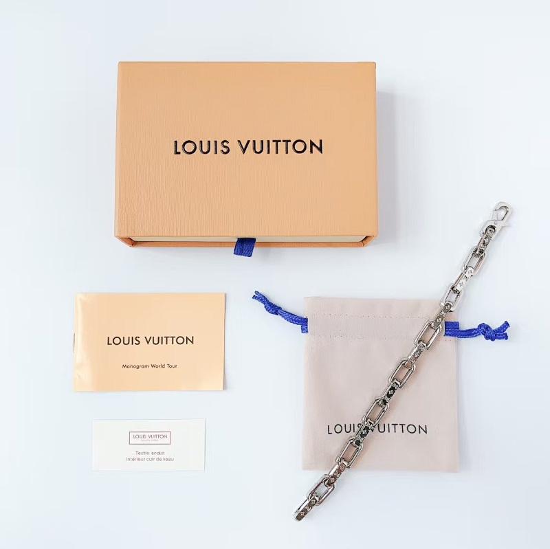 LOUIS VUITTON (105)