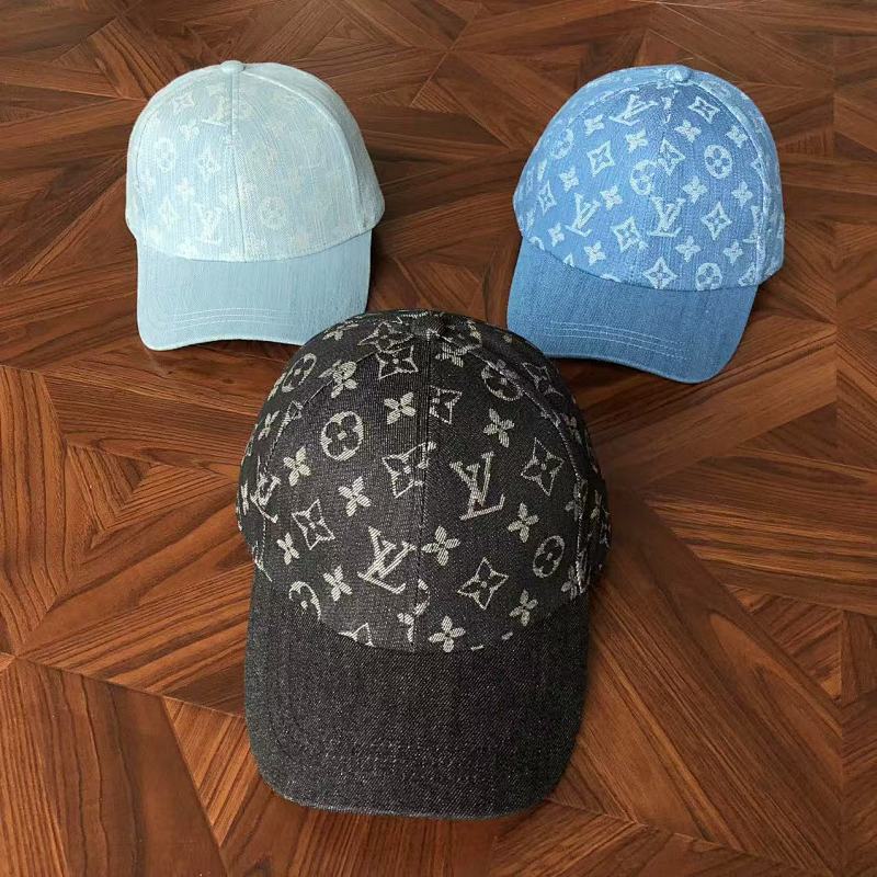 LOUIS VUITTON CAPS (35)