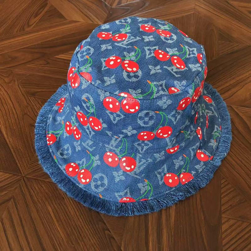 LOUIS VUITTON CAPS (25)