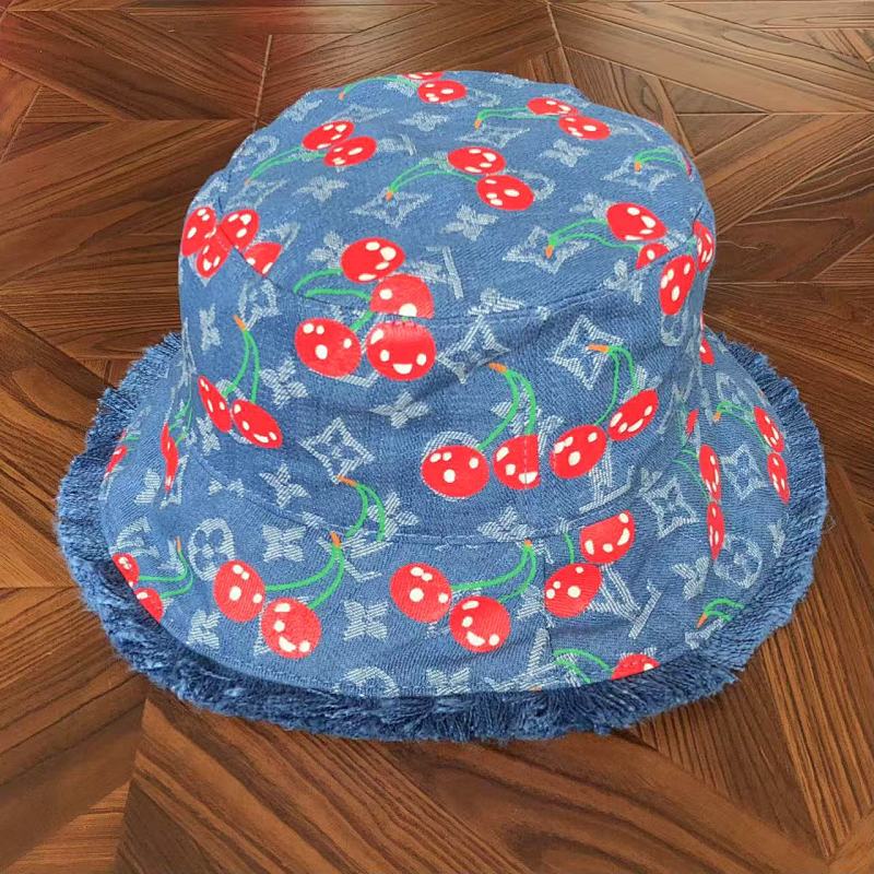 LOUIS VUITTON CAPS (40)