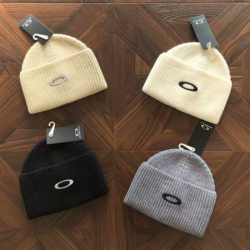OAKLEY CAPS (2)