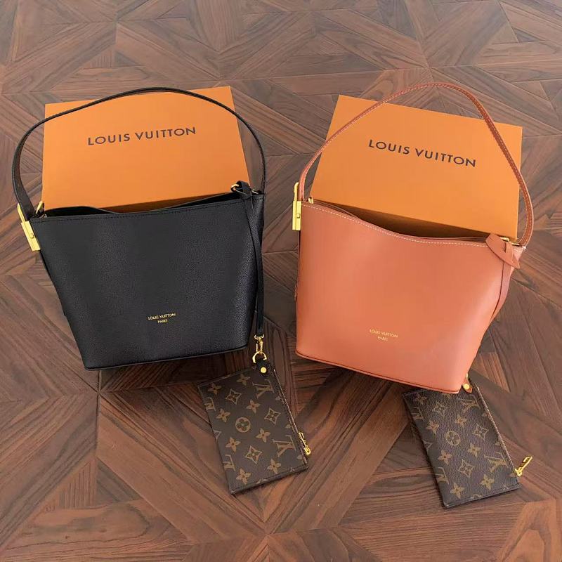 LOUIS VUITTON BAGS (41)