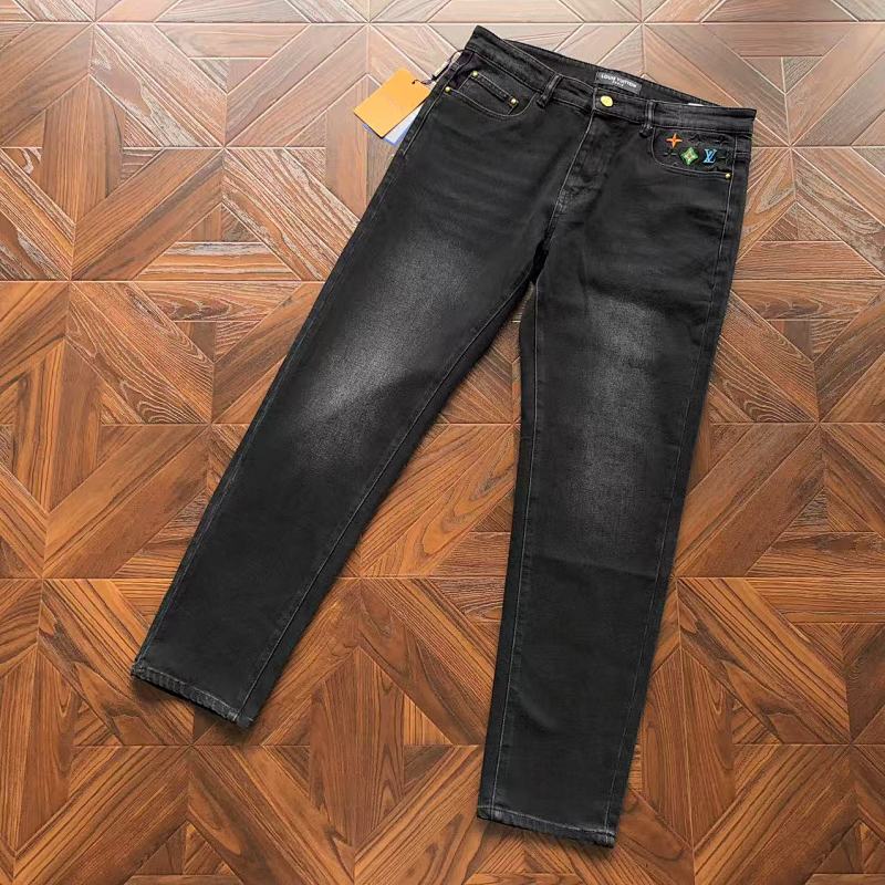 LOUIS VUITTON PANTS (135)
