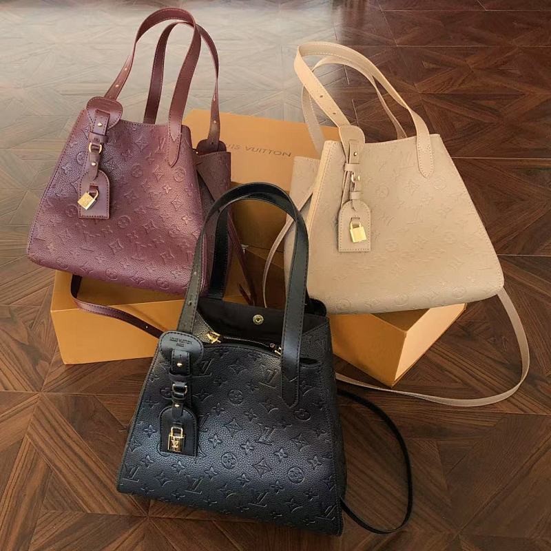LOUIS VUITTON BAGS (37)