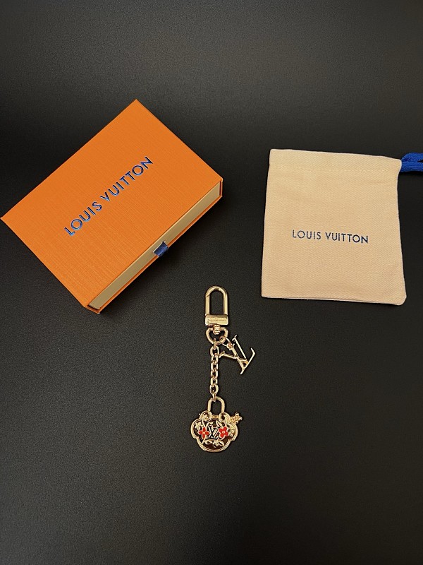LOUIS VUITTON (77)