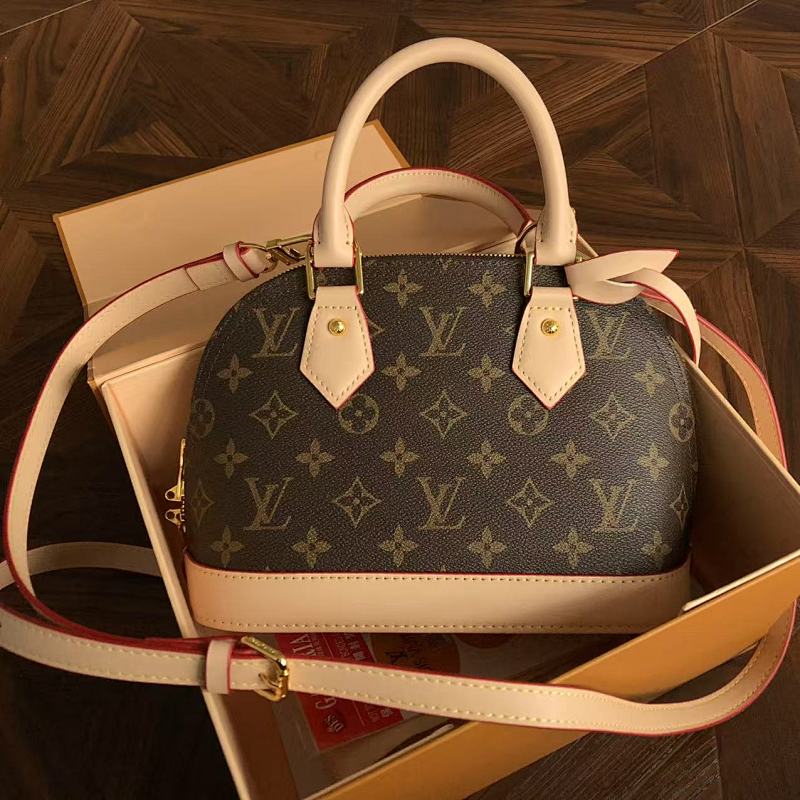 LOUIS VUITTON BAGS (54)