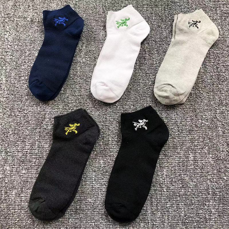 ARC TERYX SOCKS (2)