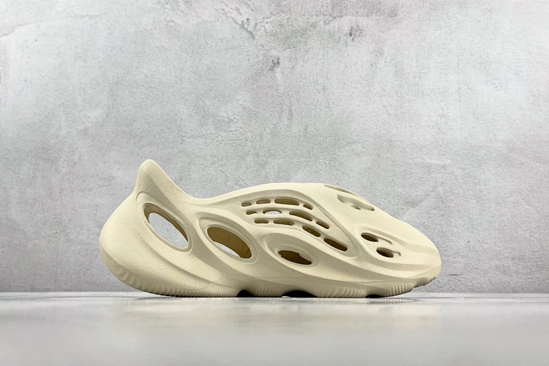 Yeezy Foam Runner (10)