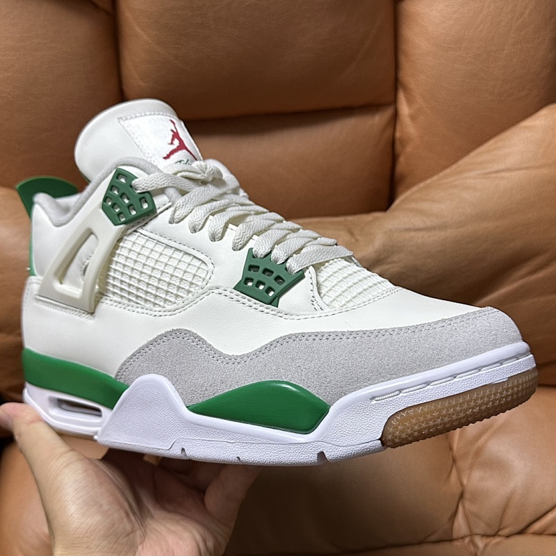 Air Jordan 4 co-branded white and green