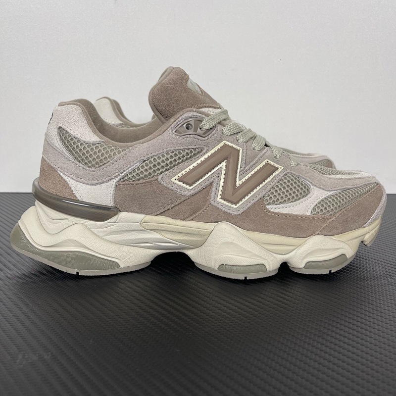 NEW BALANCE SNEAKERS (9)