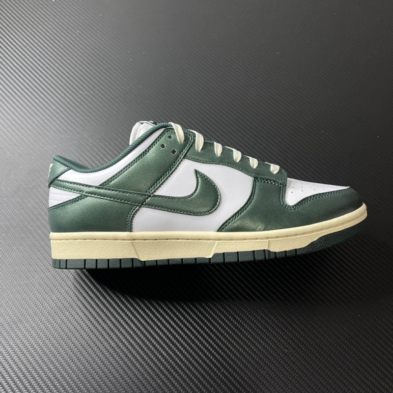 NIKE Dunk Low Vintage Green
