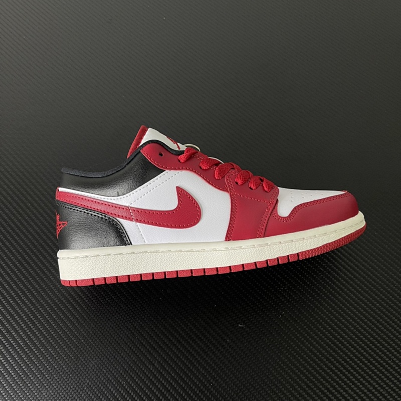 Air Jordan 1 Low (9)