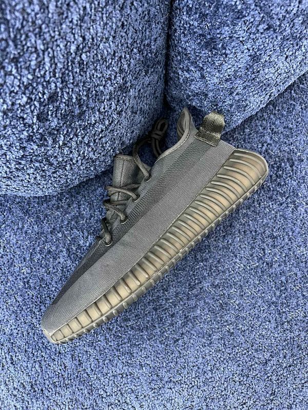 YEEZY 350 V2 Black
