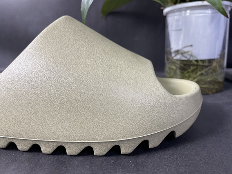 Yeezy Slide "Resin"