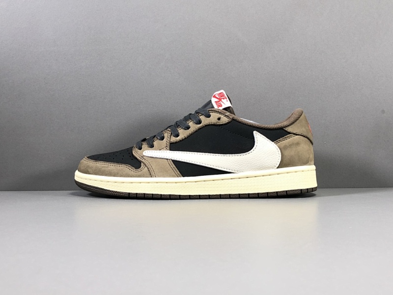 Travis Scott x Air Jordan 1 Low OG (5)