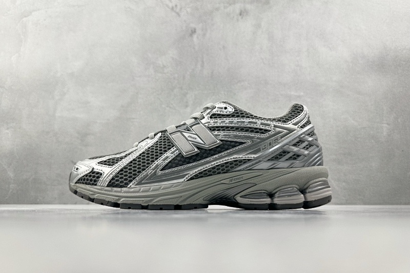 NEW BALANCE SNEAKERS (89)