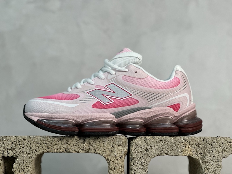 NEW BALANCE SNEAKERS (124)