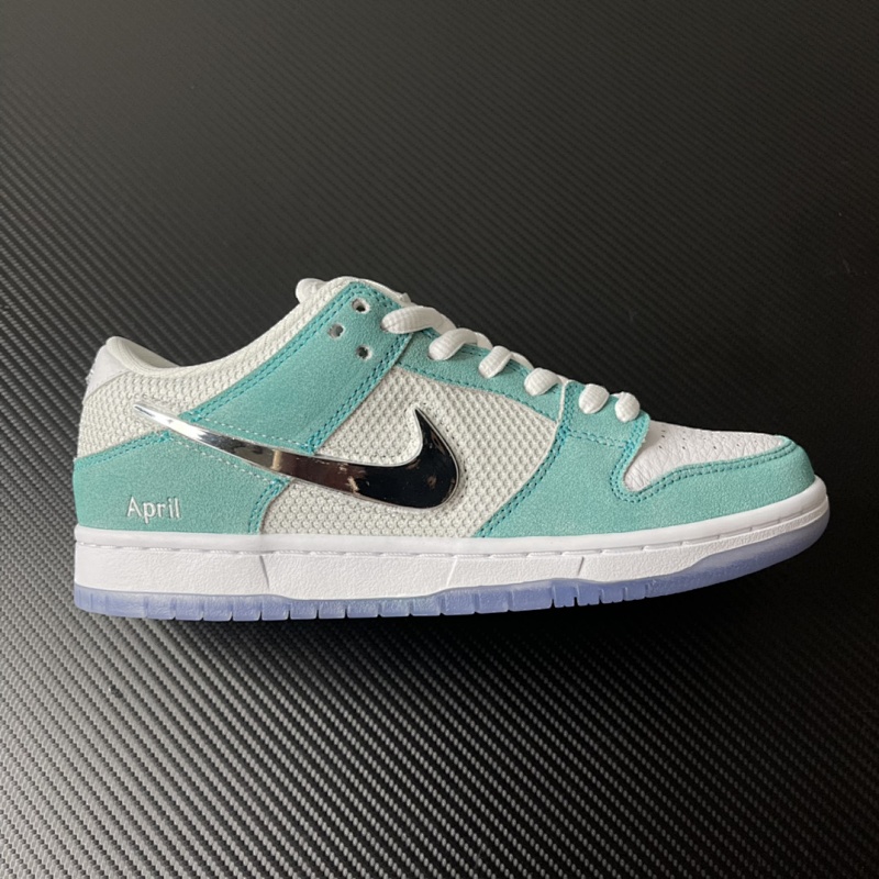 NIKE Dunk Low April