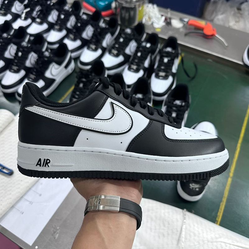 NIKE Air Force 1 Black/White Panda