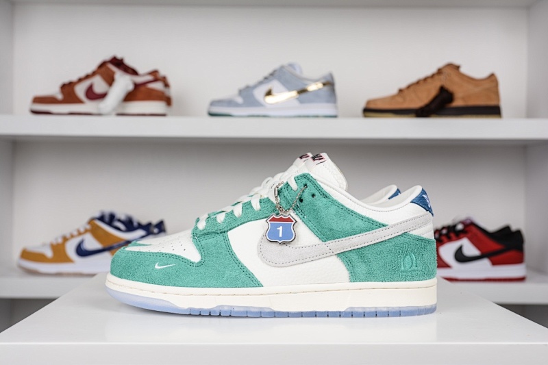 NIKE Dunk Low 'Swirl Green'