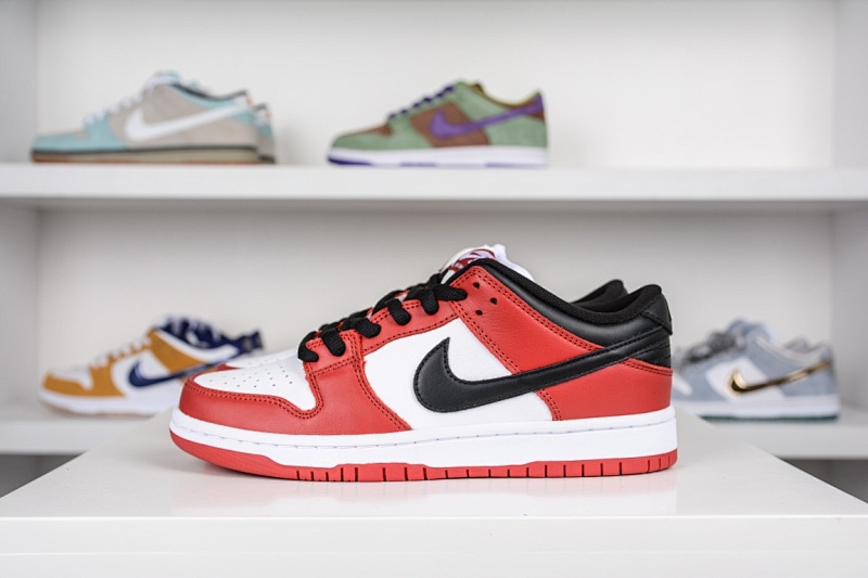 NIKE Dunk Low Chicago (2)
